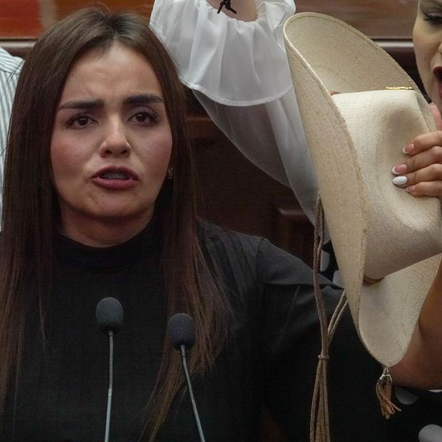 Grecia Quiroz Marcha pacifica 1 de noviembre